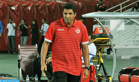 العاهل الاردني يوشح منتخب النشامى بقيادة الاطار المغربي الحسين عموتة بميدالية اليوبيل الفضي