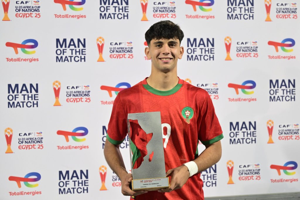 اختارت اللجنة التقنية للاتحاد الإفريقي لكرة القدم (الكاف) اللاعب المغربي أيمن الركيك كأفضل لاعب في مباراة المنتخب المغربي لأقل من 20 سنة أمام نظيره التونسي.