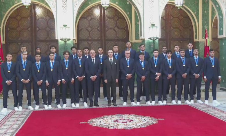 بتعليمات سامية من جلالة الملك، صاحب السمو الملكي ولي العهد الأمير مولاي الحسن يترأس حفلا أقامه جلالته على شرف أعضاء المنتخب الوطني لكرة القدم لأقل من 20 سنة، بطل العالم