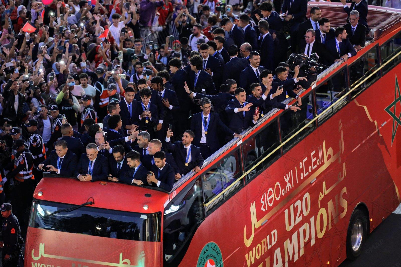  أعرب لاعبو المنتخب الوطني لكرة القدم لأقل من 20 سنة، اليوم الأربعاء بالرباط، عن عميق امتنانهم لصاحب الجلالة الملك محمد السادس، على العناية السامية التي ما فتئ جلالته يوليها للشباب.