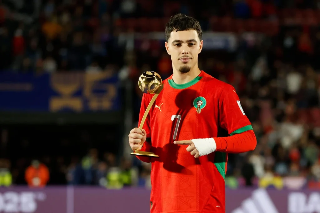 جوائز (كاف) 2025: المغربي عثمان معما يتوج بجائزة أفضل لاعب شاب