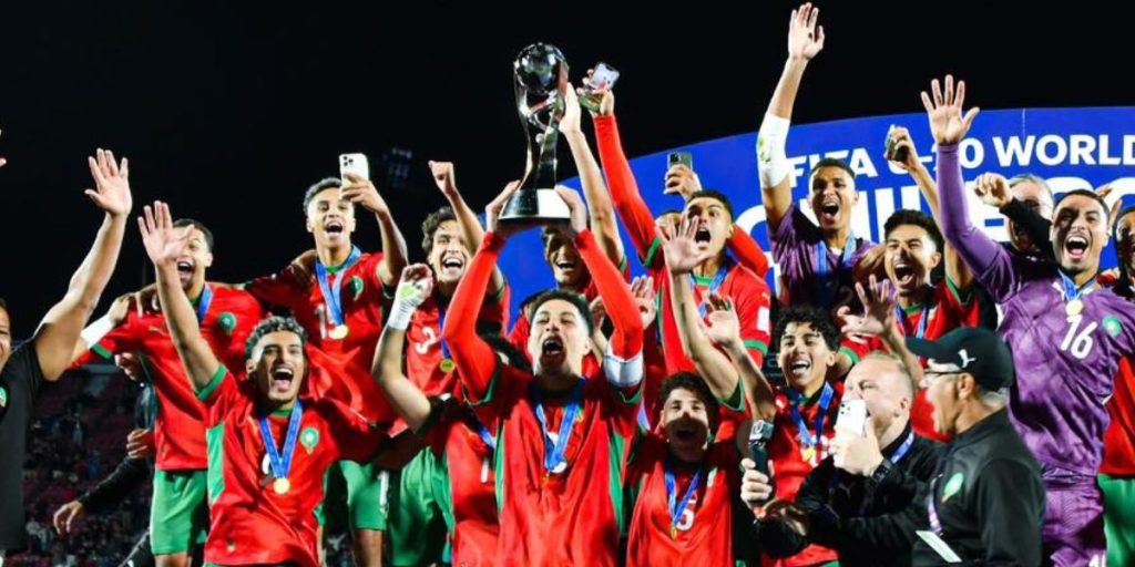 جوائز ( كاف) 2025 .. المنتخب المغربي لكرة القدم لأقل من 20 سنة يفوز بجائزة أفضل منتخب