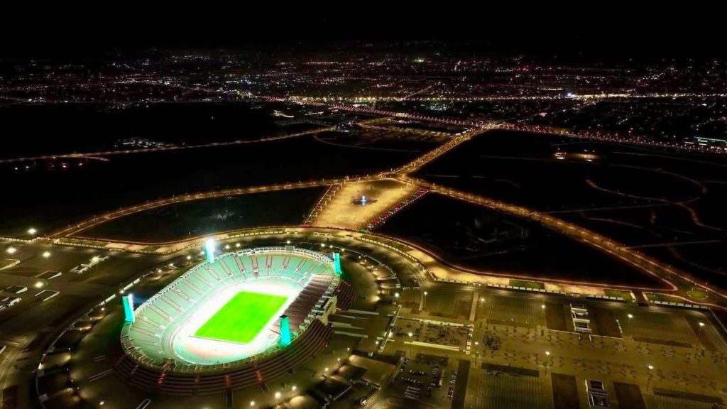 على بعد أيام قليلة من انطلاق منافسات كأس إفريقيا للأمم (كان-المغرب 2025)، وبفضل برنامج طموح للتنمية الحضرية وبنية تحتية رياضية وفندقية رفيعة المستوى، تعلن مدينة أكادير جاهزيتها التامة لاستقبال نخبة كرة القدم الإفريقية في أفضل الظروف.