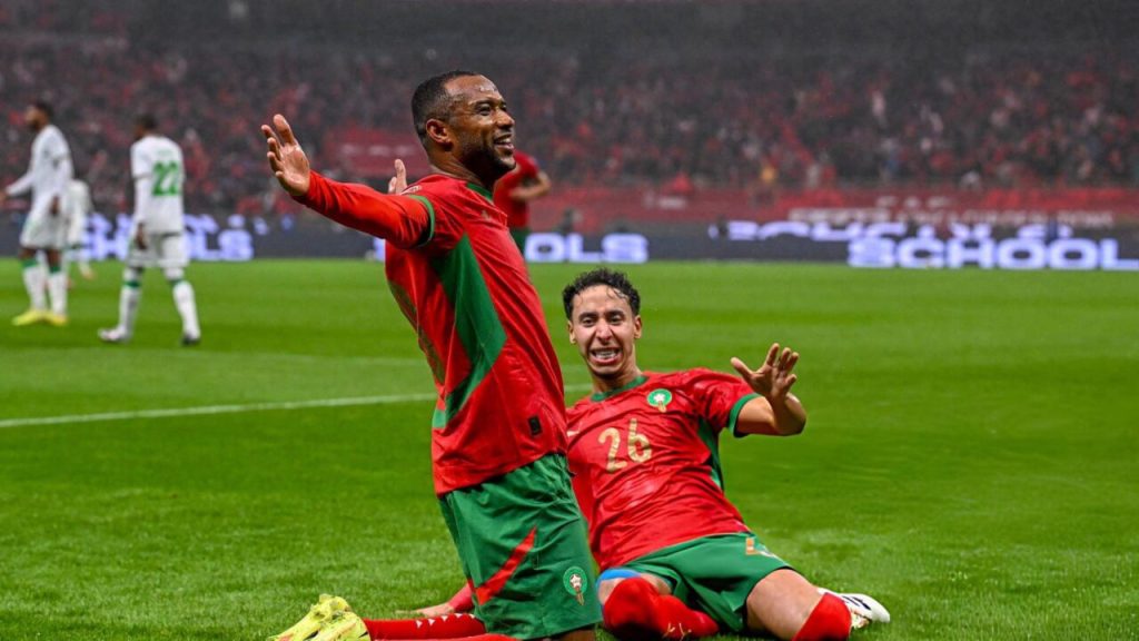 استأثرت المباراة الافتتاحية لكأس إفريقيا للأمم (كان 2025)، التي جرت أمس الأحد بالرباط، وانتهت بفوز مستحق للمغرب، البلد المضيف، على نظيره القمري، باهتمام الصحافة البريطانية الصادرة اليوم الاثنين.