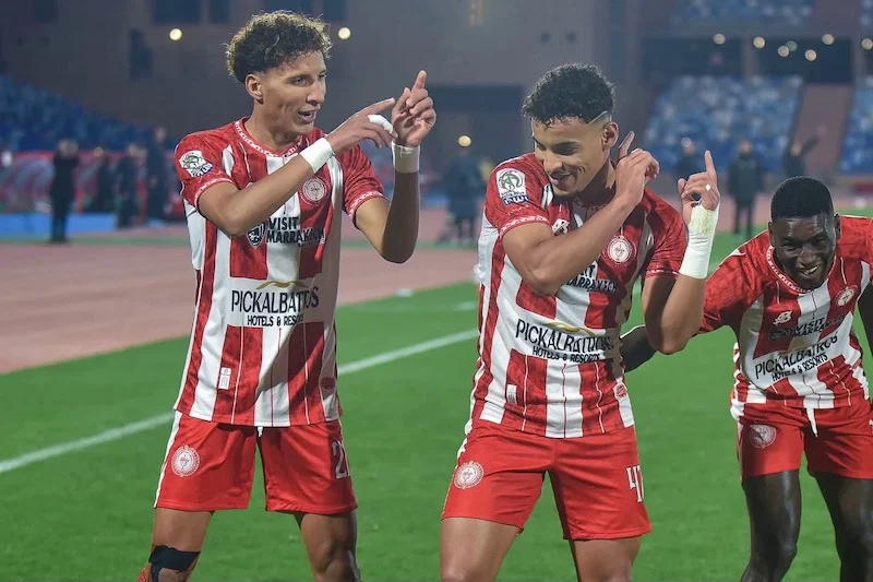 تغلب الكوكب المراكشي على ضيفه أولمبيك الدشيرة بهدفين لواحد، في المباراة التي جمعتهما، مساء اليوم الاثنين على أرضية الملعب الكبير بمراكش، برسم اختتام الدورة الـ 18 من البطولة الوطنية الاحترافية "إنوي" لكرة القدم في قسمها الأول.