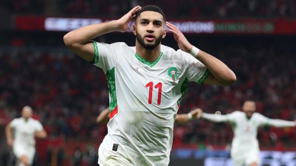 توج الدولي المغربي إسماعيل الصيباري بجائزة “الحذاء الذهبي” للدوري الهولندي الممتاز لكرة القدم، التي تكافئ أفضل لاعب في البطولة الهولندية.