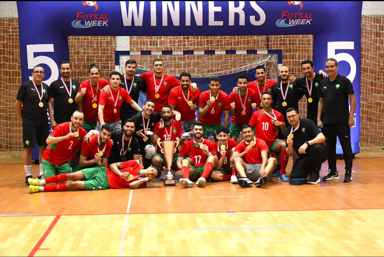 تُوِّج المنتخب الوطني لكرة القدم داخل القاعة بلقب الدوري الدولي “ويك”، الذي احتضنته كرواتيا، وذلك عقب فوزه  على المنتخب الصربي بنتيجة خمسة أهداف مقابل هدف واحد، في المباراة الاختتامية لهذه البطولة الدولية التي أُجريت يومه الأحد 21 يونيو 2026.