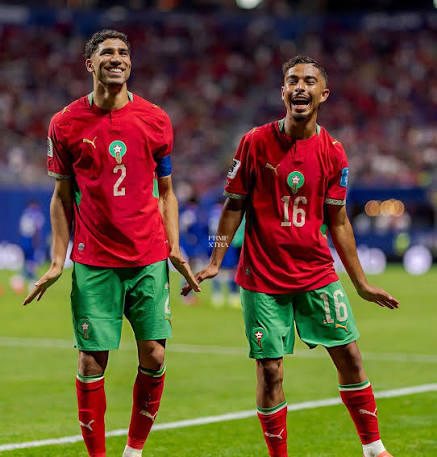 حجز المنتخب الوطني المغربي تذكرة العبور إلى دور الـ 32 من نهائيات كأس العالم 2026 عقب تفوقه على نظيره من هايتي (4-2)، في المباراة التي جمعتهما أمس الأربعاء على أرضية ملعب أتلانتا، برسم الجولة الثالثة لمنافسات المجموعة الثالثة لنهائيات كأس العالم 2026.
