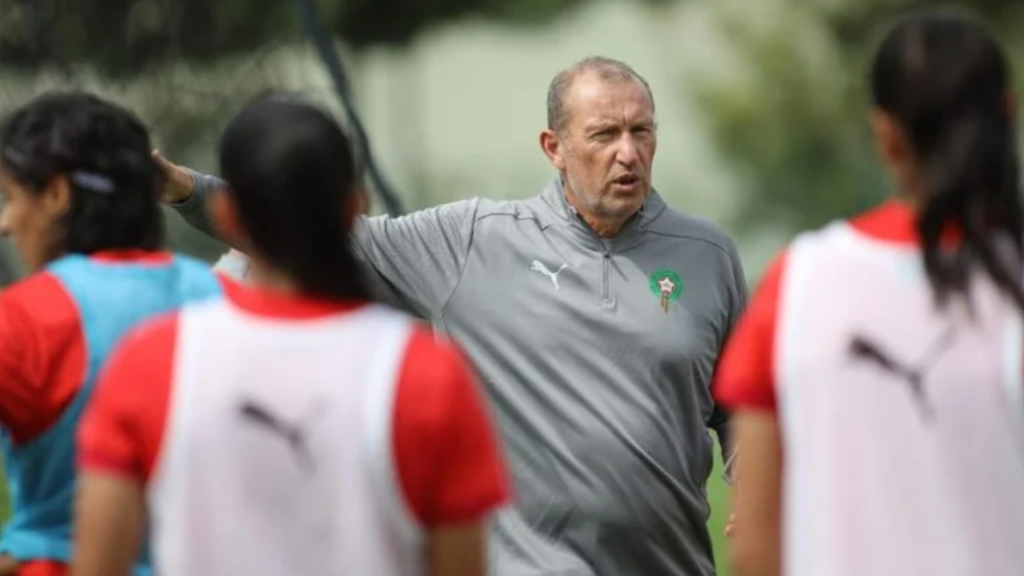 كرة القدم.. إريك بلاهيك "فخور" بتولي تدريب المنتخب المغربي النسوي